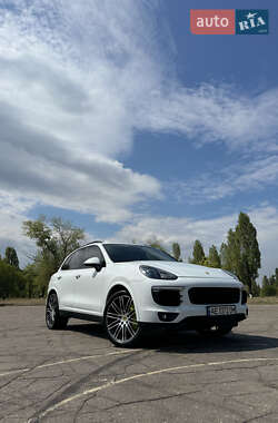 Внедорожник / Кроссовер Porsche Cayenne 2017 в 