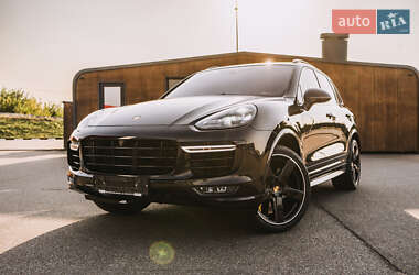 Внедорожник / Кроссовер Porsche Cayenne 2015 в 