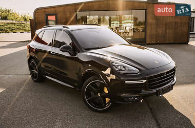 Внедорожник / Кроссовер Porsche Cayenne 2015 в 