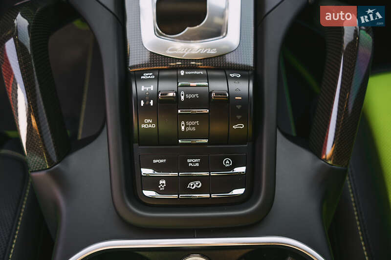 Внедорожник / Кроссовер Porsche Cayenne 2015 в Киеве