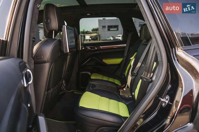 Внедорожник / Кроссовер Porsche Cayenne 2015 в Киеве