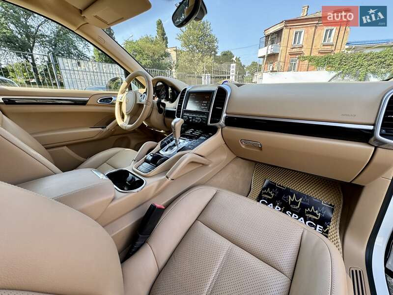 Позашляховик / Кросовер Porsche Cayenne 2013 в Одесі