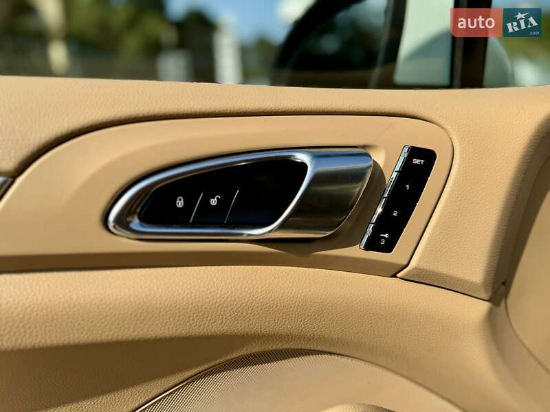 Позашляховик / Кросовер Porsche Cayenne 2013 в Одесі