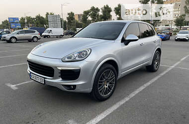 Позашляховик / Кросовер Porsche Cayenne 2016 в Києві