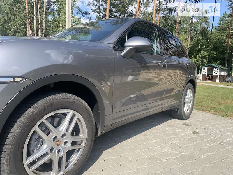 Внедорожник / Кроссовер Porsche Cayenne 2013 в Коростене