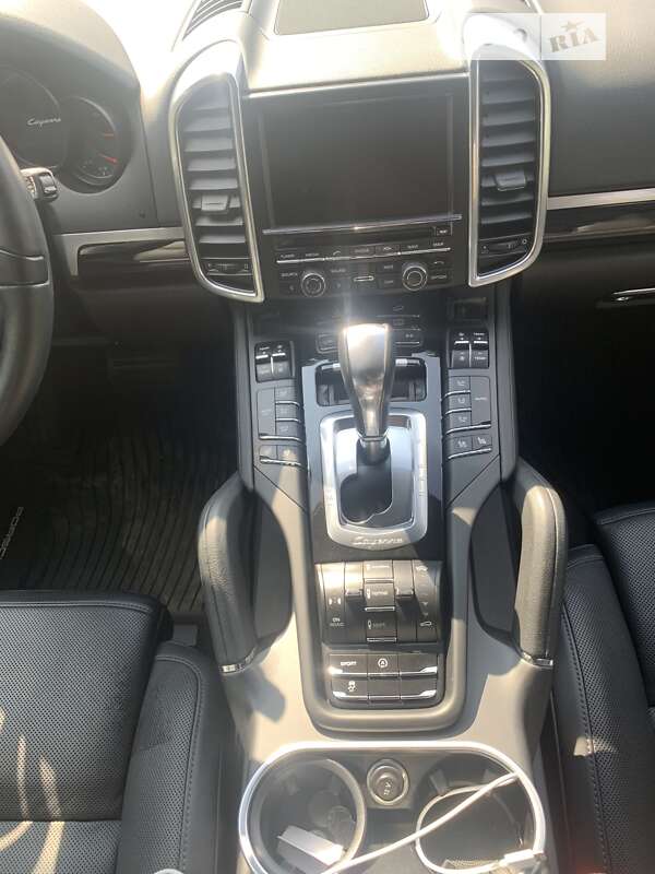 Внедорожник / Кроссовер Porsche Cayenne 2013 в Коростене