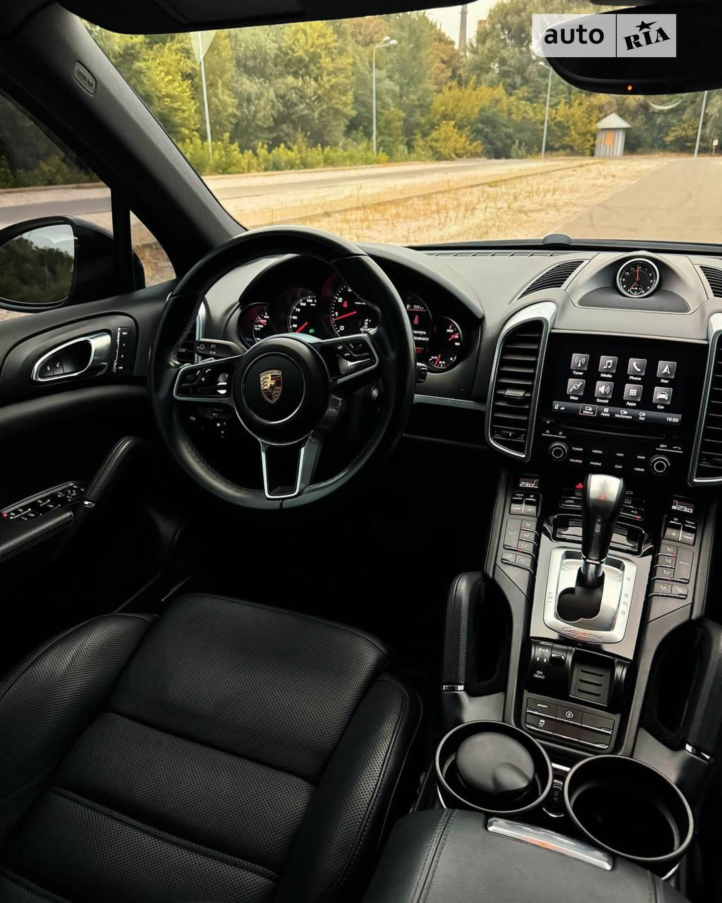 2016 Porsche Cayenne - мініатюра 26