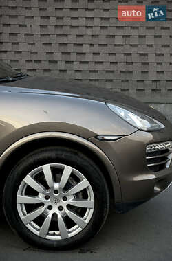 Позашляховик / Кросовер Porsche Cayenne 2012 в 