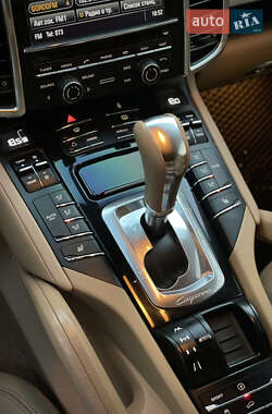 Позашляховик / Кросовер Porsche Cayenne 2012 в 