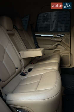 Позашляховик / Кросовер Porsche Cayenne 2012 в 