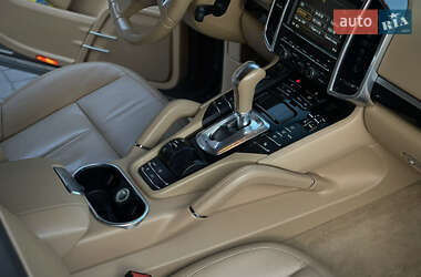 Позашляховик / Кросовер Porsche Cayenne 2012 в 