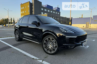 Позашляховик / Кросовер Porsche Cayenne 2015 в Києві