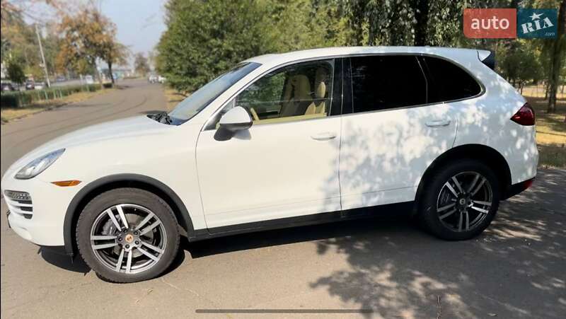 Внедорожник / Кроссовер Porsche Cayenne 2014 в Киеве