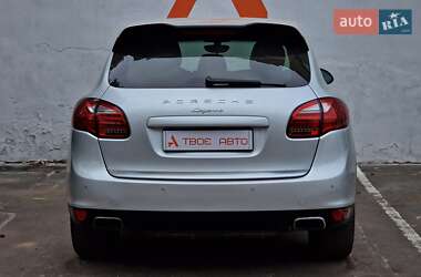 Позашляховик / Кросовер Porsche Cayenne 2012 в 