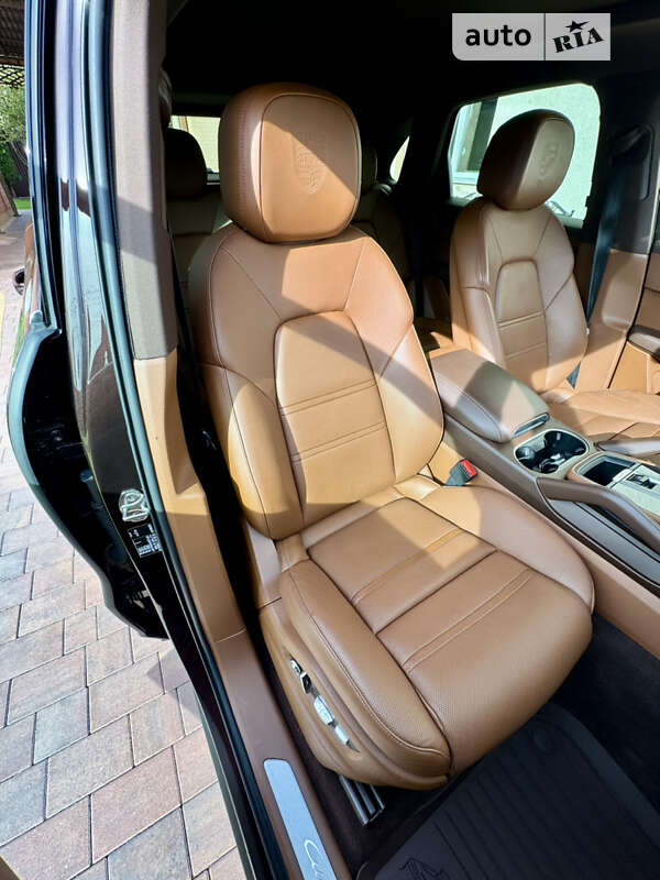 Внедорожник / Кроссовер Porsche Cayenne 2018 в Черновцах