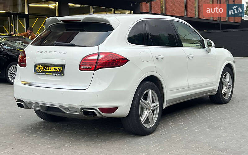 Позашляховик / Кросовер Porsche Cayenne 2012 в Чернівцях