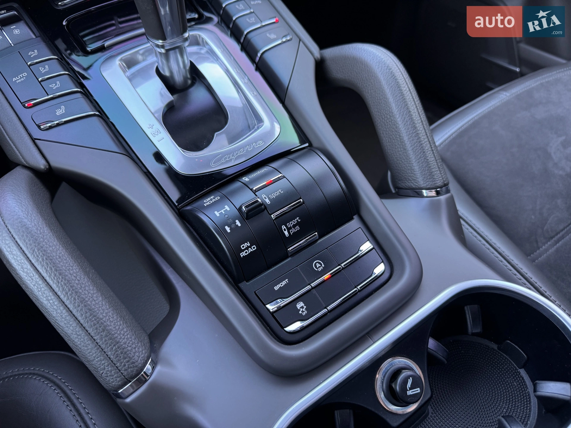 2016 Porsche Cayenne - мініатюра 18
