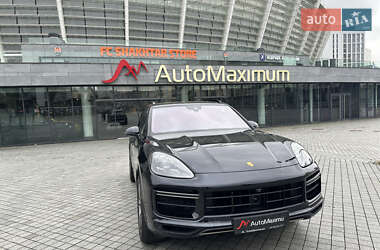 Позашляховик / Кросовер Porsche Cayenne 2018 в 