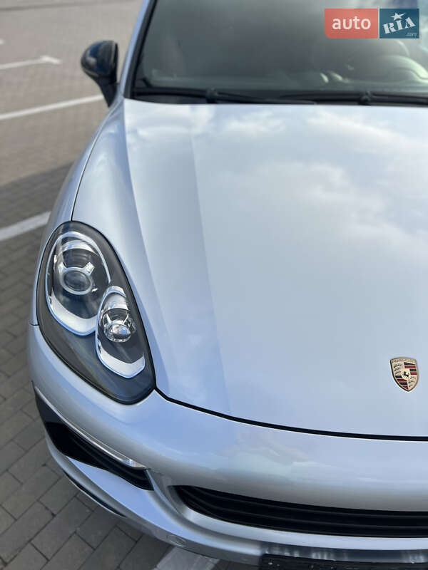 Позашляховик / Кросовер Porsche Cayenne 2015 в Одесі