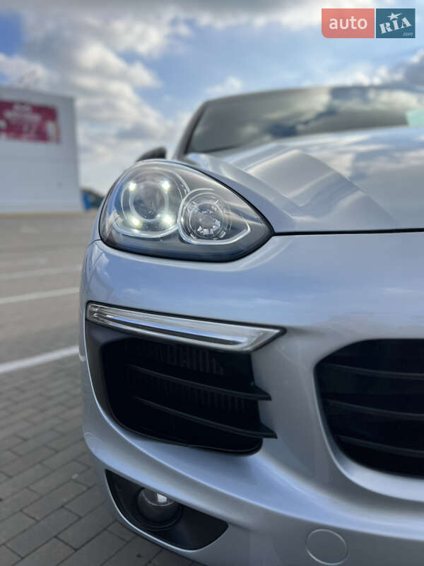 Позашляховик / Кросовер Porsche Cayenne 2015 в Одесі