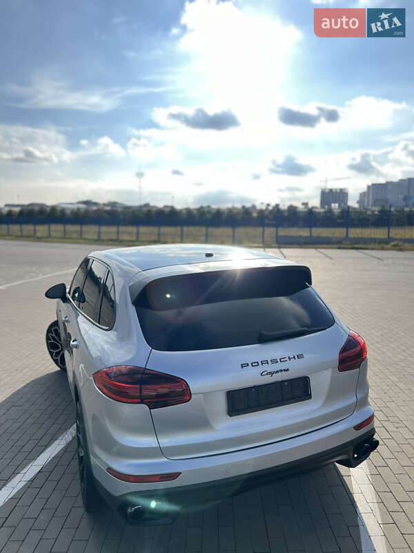 Позашляховик / Кросовер Porsche Cayenne 2015 в Одесі