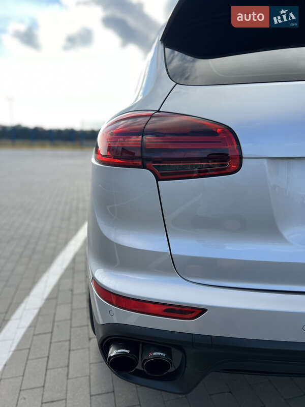 Позашляховик / Кросовер Porsche Cayenne 2015 в Одесі