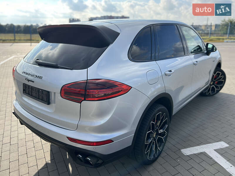 Позашляховик / Кросовер Porsche Cayenne 2015 в Одесі