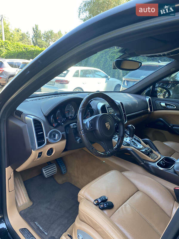 Внедорожник / Кроссовер Porsche Cayenne 2013 в Киеве