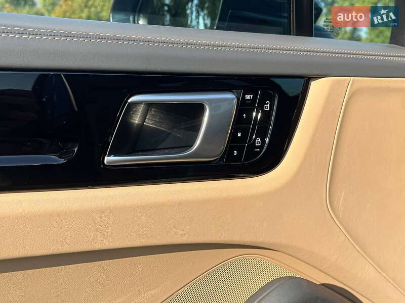 Внедорожник / Кроссовер Porsche Cayenne 2020 в Киеве