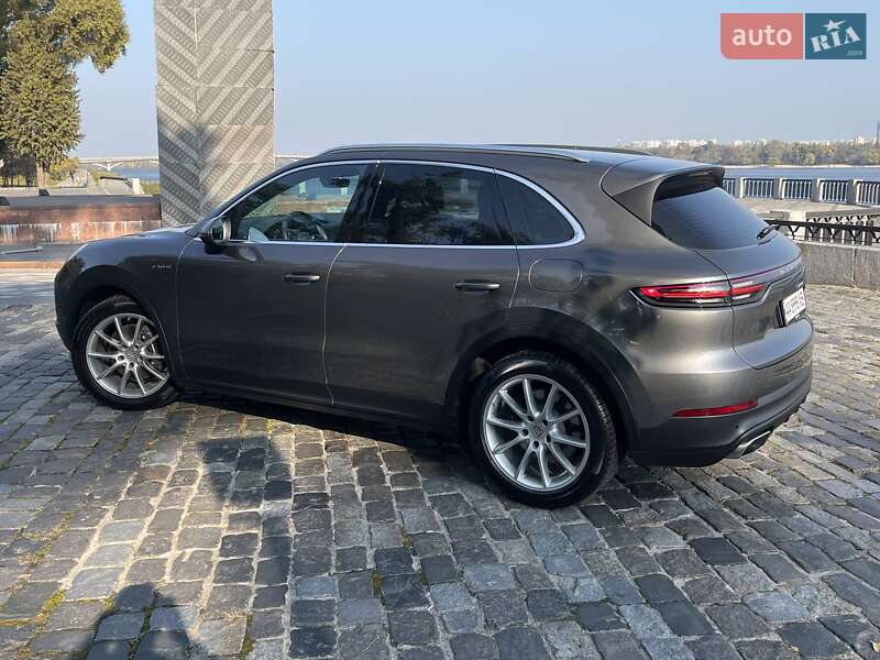 Внедорожник / Кроссовер Porsche Cayenne 2020 в Киеве