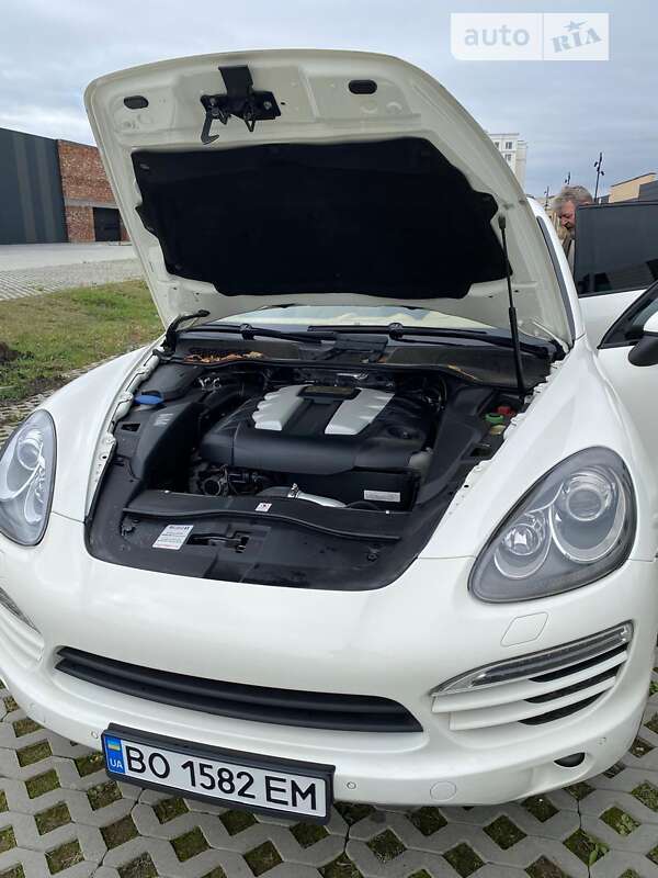 Позашляховик / Кросовер Porsche Cayenne 2011 в Хмельницькому