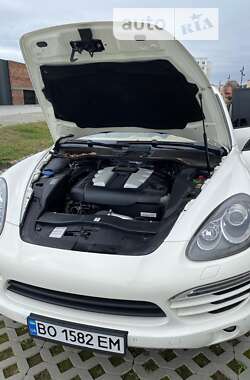 Внедорожник / Кроссовер Porsche Cayenne 2011 в 