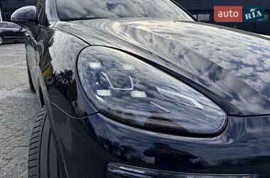 Позашляховик / Кросовер Porsche Cayenne 2016 в 