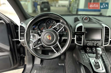Внедорожник / Кроссовер Porsche Cayenne 2016 в 
