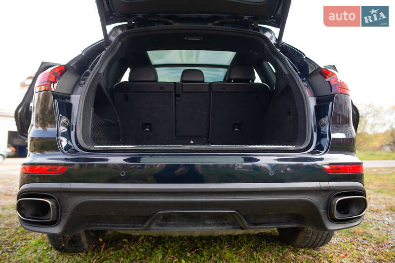 Внедорожник / Кроссовер Porsche Cayenne 2015 в Долине