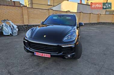 Внедорожник / Кроссовер Porsche Cayenne 2015 в Владимир-Волынском