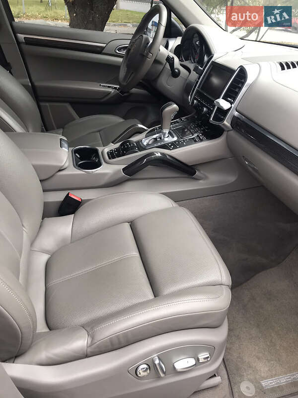 Внедорожник / Кроссовер Porsche Cayenne 2013 в Днепре