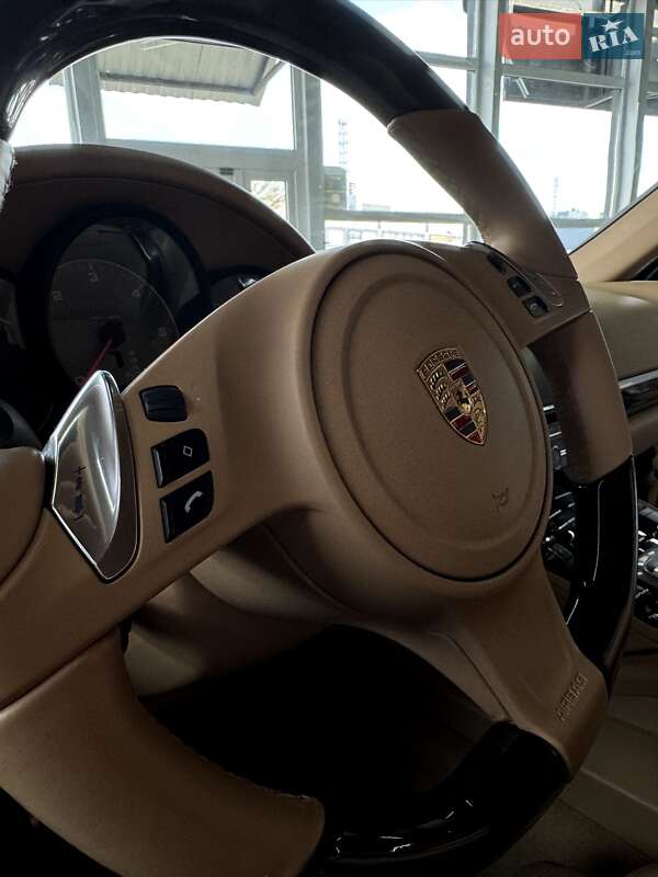 Внедорожник / Кроссовер Porsche Cayenne 2013 в Киеве