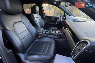 Внедорожник / Кроссовер Porsche Cayenne 2018 в 