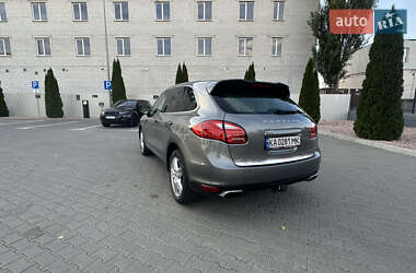 Внедорожник / Кроссовер Porsche Cayenne 2013 в 