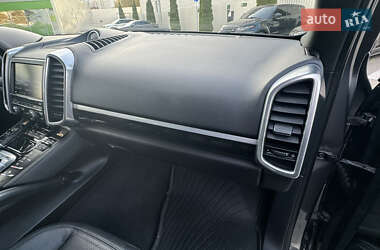 Внедорожник / Кроссовер Porsche Cayenne 2013 в 