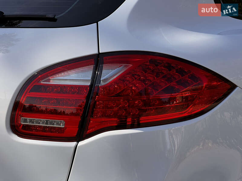 Внедорожник / Кроссовер Porsche Cayenne 2012 в Ахтырке