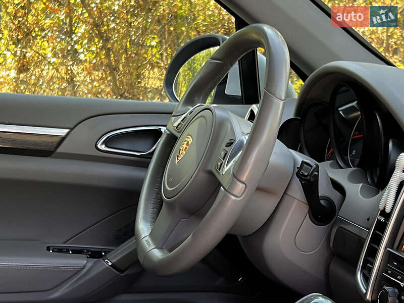 Внедорожник / Кроссовер Porsche Cayenne 2012 в Ахтырке
