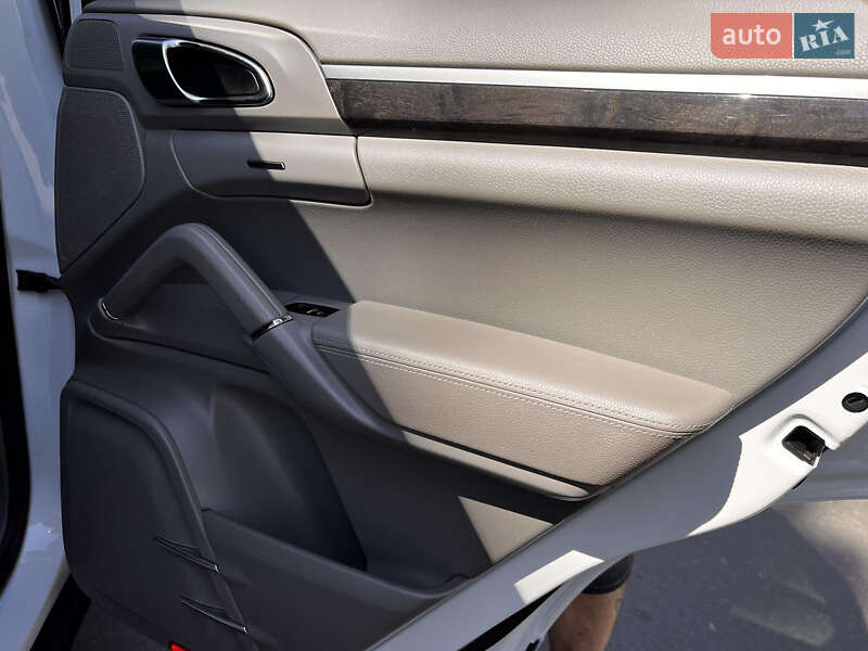 Внедорожник / Кроссовер Porsche Cayenne 2012 в Ахтырке
