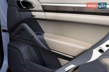 Внедорожник / Кроссовер Porsche Cayenne 2012 в 
