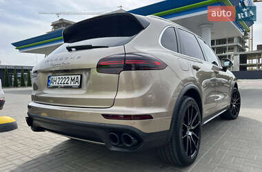 Внедорожник / Кроссовер Porsche Cayenne 2014 в Ужгороде