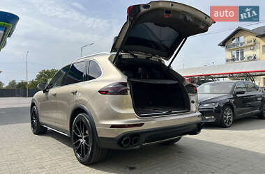 Внедорожник / Кроссовер Porsche Cayenne 2014 в Ужгороде