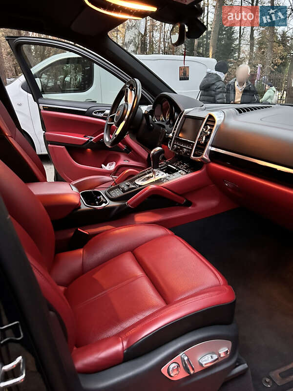 Внедорожник / Кроссовер Porsche Cayenne 2016 в Киеве