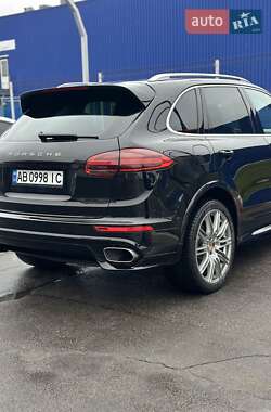 Внедорожник / Кроссовер Porsche Cayenne 2015 в 