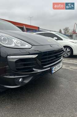 Внедорожник / Кроссовер Porsche Cayenne 2015 в 